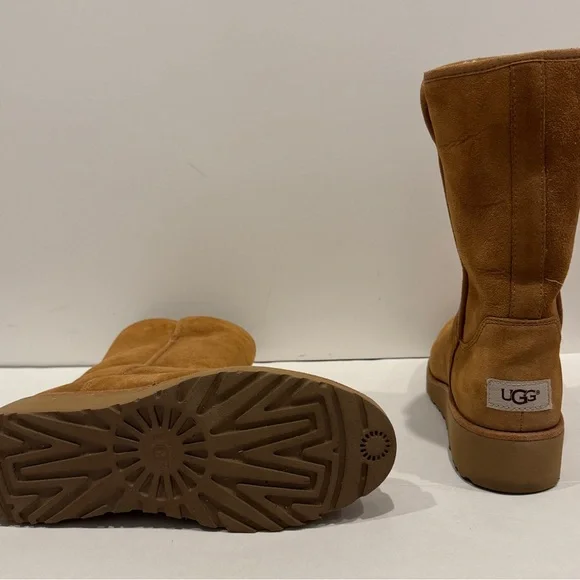 EUC UGG Women's Amie Chestnut Boots  (SN 1013428) Size 8 - Picture 3 of 4